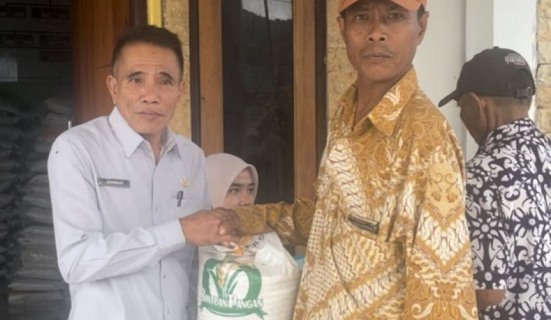 Penyaluran bantuan panggan
